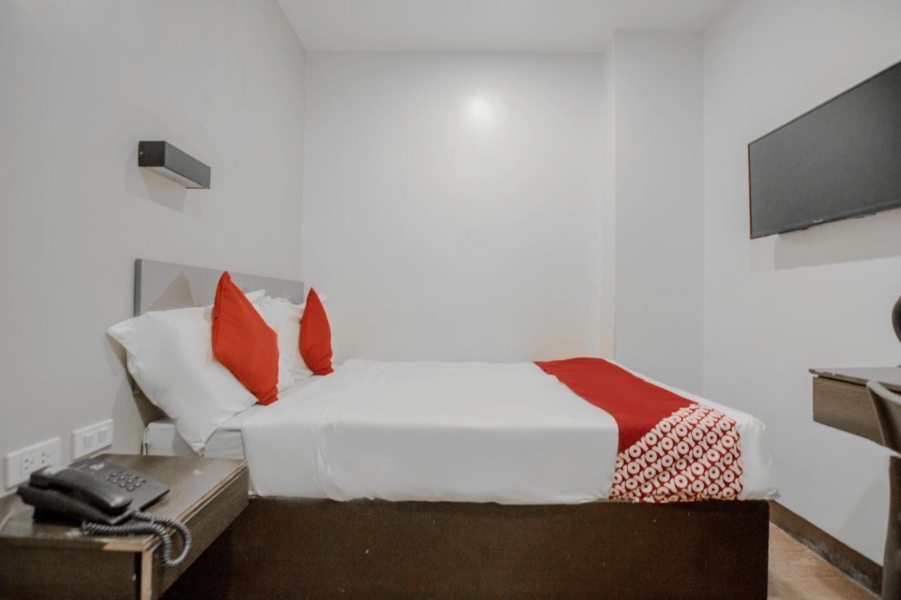 OYO 637 Fox Hotel  Quezon City Exterior foto