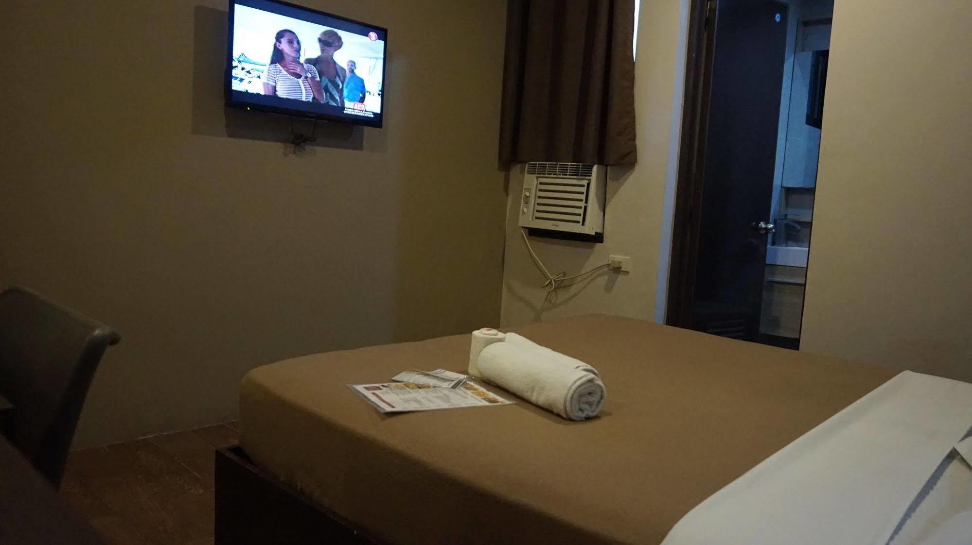 OYO 637 Fox Hotel  Quezon City Exterior foto