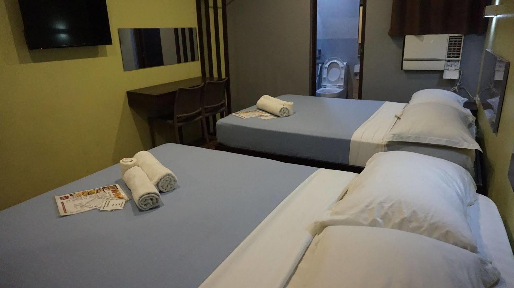 OYO 637 Fox Hotel  Quezon City Exterior foto